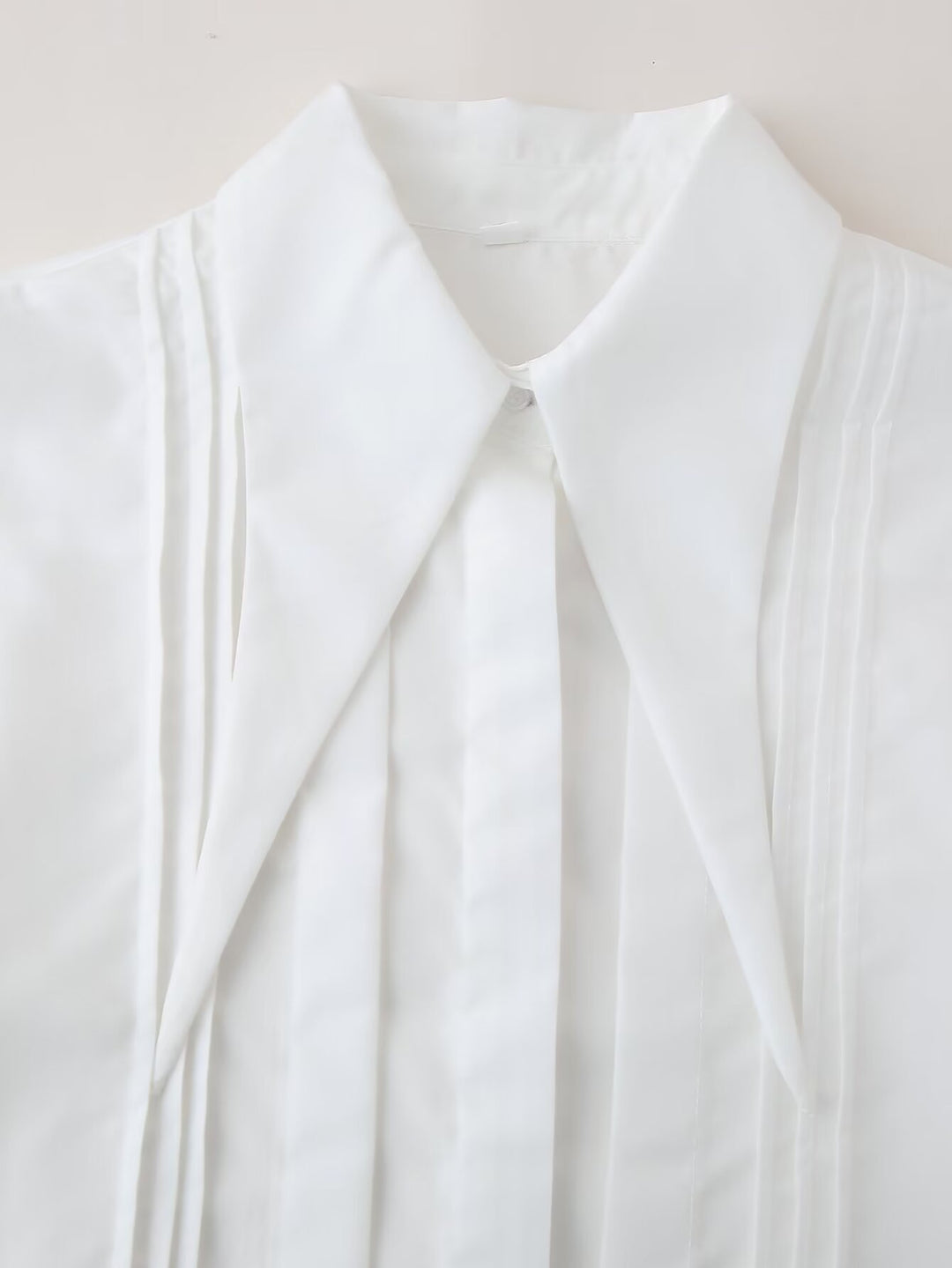 Large Pointed Collar White Shirt