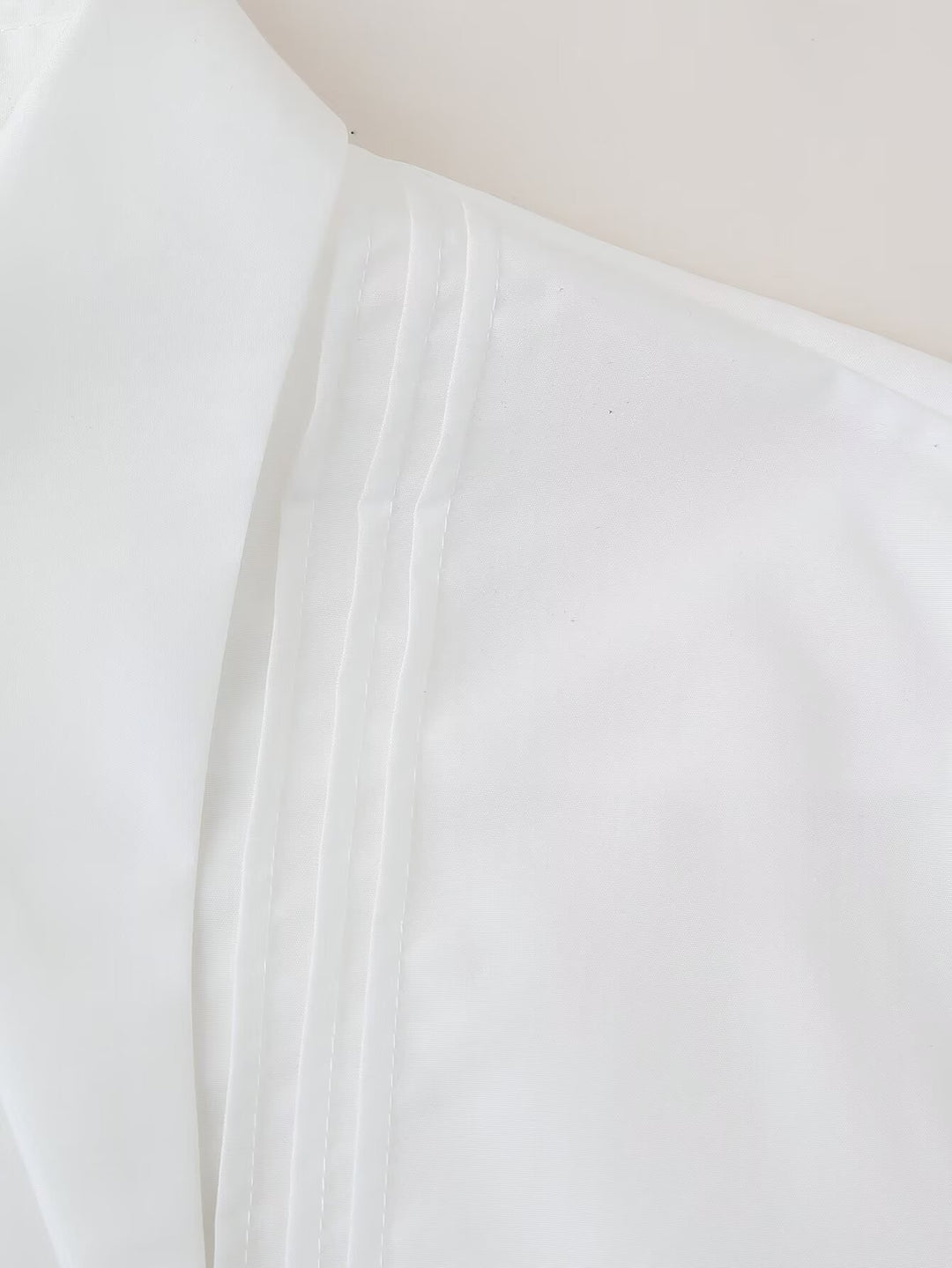 Large Pointed Collar White Shirt