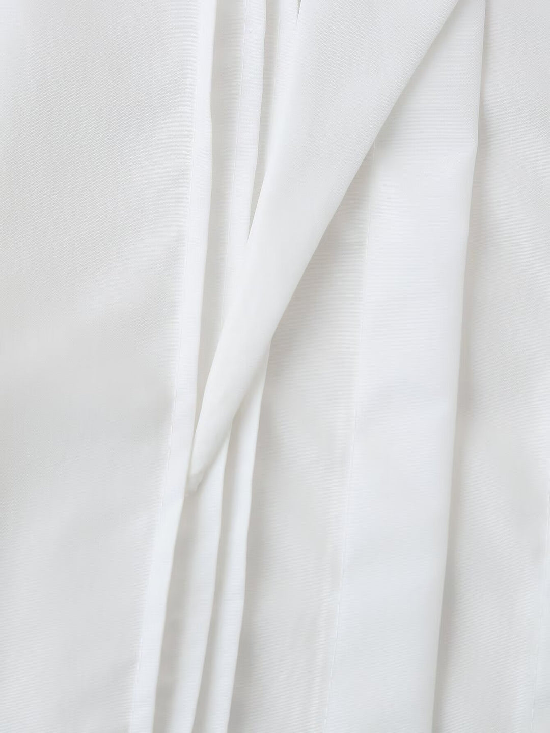 Large Pointed Collar White Shirt